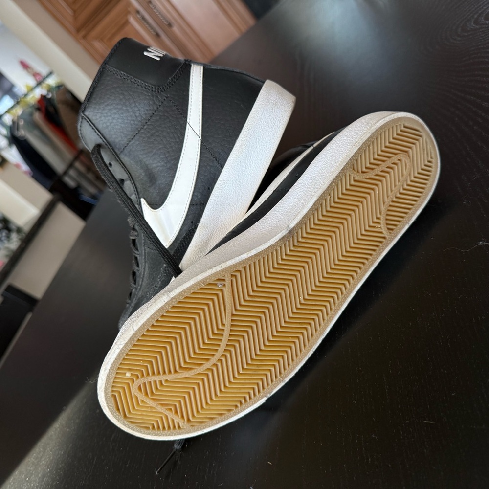 Nike Blazer Black and White Men's - Boy’s- Unisex size 7 high top Sneakers - Picture 4 of 6